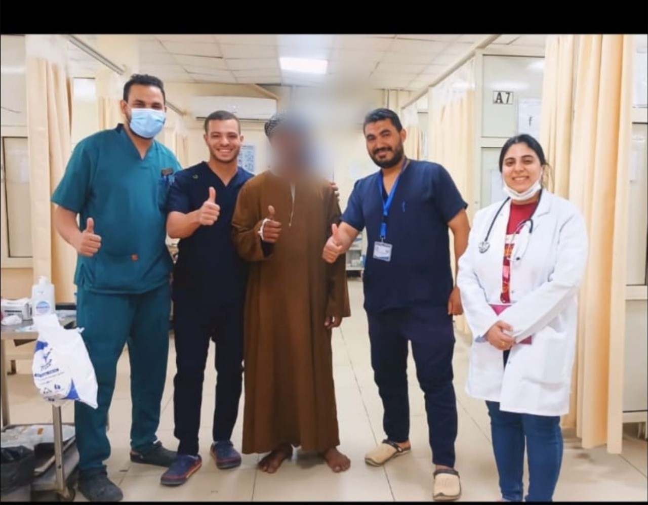 صورة الفريق الطبي